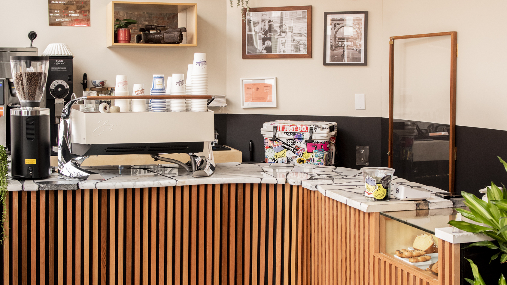 BUDDIES COFFEE interior